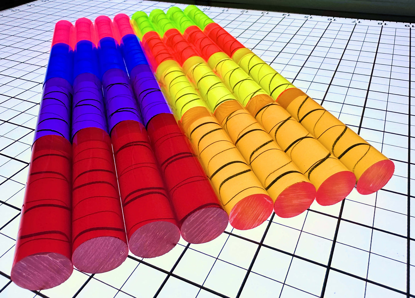 32 Pcs 8 DIFFERENT COLOR 3/4” DIAMETER CLEAR ACRYLIC ROD DOWELS PEGS